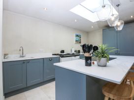 A kitchen with cabinets and countertop at Islwyn Llanuwchllyn near Bala
