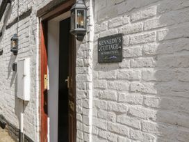 Kennedy's Cottage - Peak District - 1092613 - thumbnail photo 2