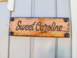 Sweet Caroline Shepherd’s Hut - Lincolnshire - 1093712 - thumbnail photo 3