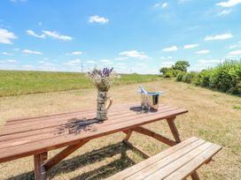 Sweet Caroline Shepherd’s Hut - Lincolnshire - 1093712 - thumbnail photo 13