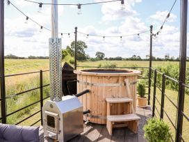 Sweet Caroline Shepherd’s Hut - Lincolnshire - 1093712 - thumbnail photo 18