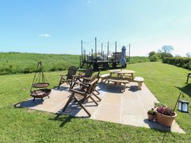 A garden with a seating area and fire pit at Sweet Caroline Shepherd’s Hut Low Marnham near Sutton-On-Trent