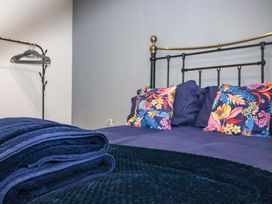 A bedroom with a bed and decorative pillows at Chalet 3 in Sherburn