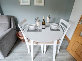 A dining area with a table and chairs at Angel's Retreat in Huttoft