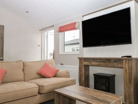 Lodge at Chichester Lakeside (3 Bed) - Kent & Sussex - 1094585 - thumbnail photo 3