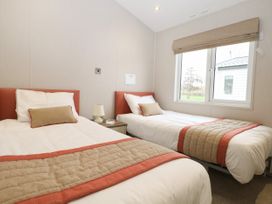 Lodge at Chichester Lakeside (3 Bed) - Kent & Sussex - 1094585 - thumbnail photo 10