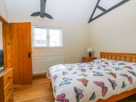 White Hart Stables - Kent & Sussex - 1094693 - thumbnail photo 11