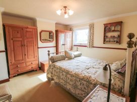 Eric House - North Yorkshire (incl. Whitby) - 1095167 - thumbnail photo 12