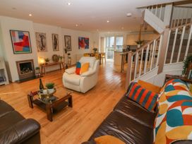 Barn End, 9 Stad Clynnog - Anglesey - 1095237 - thumbnail photo 8