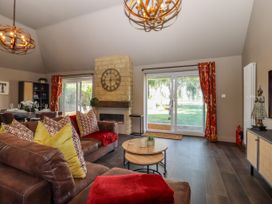Birch Cottage - Kent & Sussex - 1095351 - thumbnail photo 2