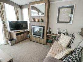 Trewan Chalet - North Wales - 1096018 - thumbnail photo 7