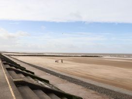 Beachside - North Wales - 1096928 - thumbnail photo 35