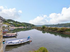 A view of boats on a river at Island House Golant near Tywardreath