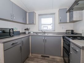 Happy Daze - North Yorkshire (incl. Whitby) - 1097909 - thumbnail photo 8