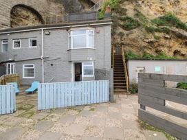 The Beach Apartment - Northumberland - 1097941 - thumbnail photo 3