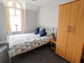 The Orme Apartment - North Wales - 1098616 - thumbnail photo 11