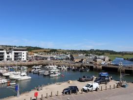 A harbor with boats and cars at Flat F 