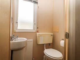 Solent Breezes, Caravan 108 - Hampshire - 1099969 - thumbnail photo 14