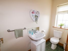 Willow Tree Farm House -  - 1100403 - thumbnail photo 25