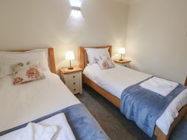 A bedroom with two single beds and bedside tables at Summerseat in Kirkby Stephen
