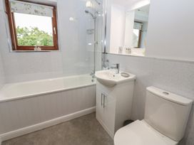 A bathroom with a bathtub, sink and toilet at Summerseat in Kirkby Stephen