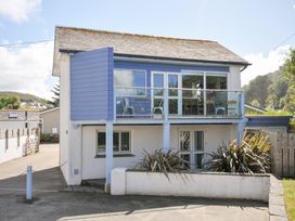 A house with a balcony and deck chairs at Beachside in Polzeath