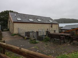 A building with benches and a path at Llofft Yr Yd in Porthmadog