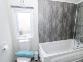 A bathroom with a toilet and bathtub at Serendipity