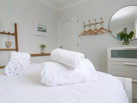 A bedroom with towels on a bed at Trelowen St Issey near Padstow
