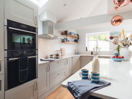 A kitchen with appliances and fruit on the countertop at Gerallt in Morfa Nefyn