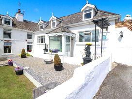 A house with a garden and planters at Waterfall House in Dunmanway, County Cork