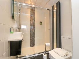 A bathroom featuring a shower, toilet, and sink at Wyvill House in Cayton