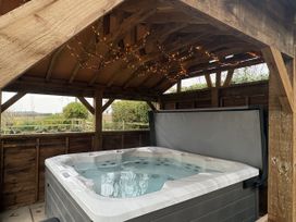 A hot tub in a wooden structure at High House in Southrepps