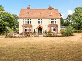 A house with garden and pathway at High House in Southrepps