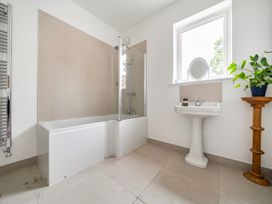 A bathroom with bathtub, sink and shower at High House in Southrepps