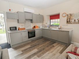 A kitchen with cabinets and appliances at Carthouse in Brean