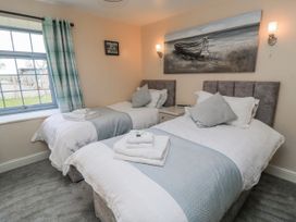 A bedroom with two single beds at Carthouse in Brean