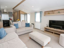 Caravan Kensington 165 - Norfolk - 1104613 - thumbnail photo 2