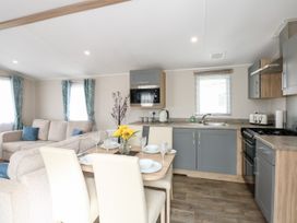 Caravan Kensington 165 - Norfolk - 1104613 - thumbnail photo 10