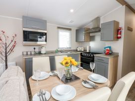 Caravan Kensington 165 - Norfolk - 1104613 - thumbnail photo 11