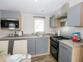 Caravan Kensington 165 - Norfolk - 1104613 - thumbnail photo 13