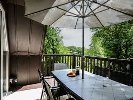 An outdoor dining area with a table and chairs at Hideaway Cottage St Ann's Chapel, Cornwall