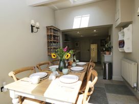 A dining room with a table set for meal at Mallards in Bourton-On-The-Water