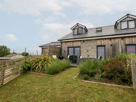 A house with a garden in front at Durbyfield Nottington near Weymouth