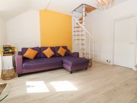 Apartment 2 - Llandudno Central - North Wales - 1105745 - thumbnail photo 3