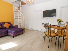 Apartment 2 - Llandudno Central - North Wales - 1105745 - thumbnail photo 4