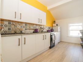 Apartment 2 - Llandudno Central - North Wales - 1105745 - thumbnail photo 8