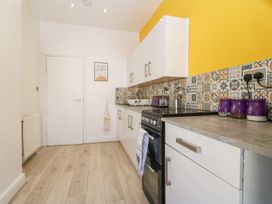 Apartment 2 - Llandudno Central - North Wales - 1105745 - thumbnail photo 9