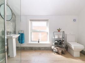 Apartment 2 - Llandudno Central - North Wales - 1105745 - thumbnail photo 16