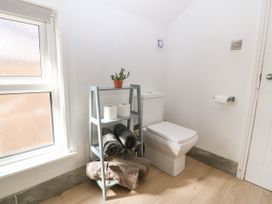 Apartment 2 - Llandudno Central - North Wales - 1105745 - thumbnail photo 17